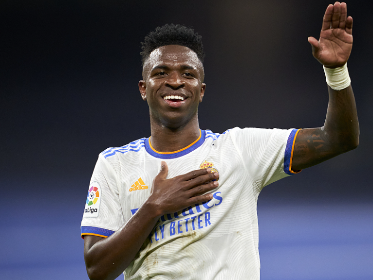 西甲國家德比風波：莫倫特斯嚴批維尼修斯換下時失當之舉