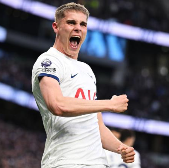 <a href='https://www.www.llxzyyy.com/news/tag/267.html' style='color: blue;'>英超</a>賽場：熱刺大勝埃弗頓，范德芬榮膺隊內(nèi)最佳