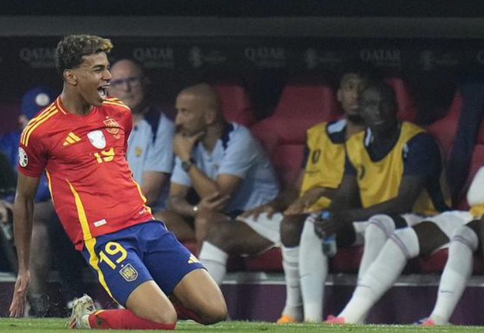 亞馬爾國(guó)家德比后曬休閑照，巴薩即將迎戰(zhàn)埃爾切