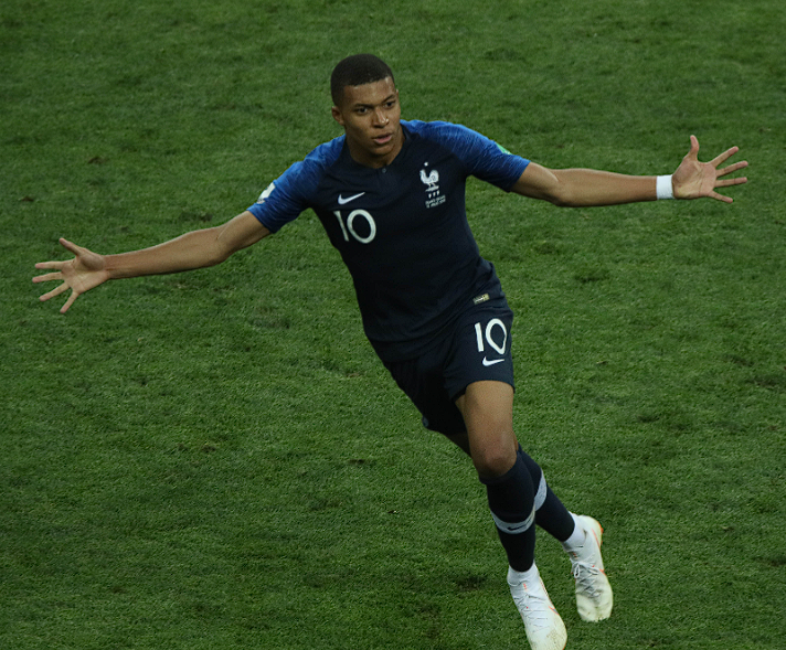 <a  style='color: blue;'>皇馬</a>主場(chǎng)力克瓦倫西亞：<a  style='color: blue;'>姆巴佩</a>梅開二度閃耀伯納烏