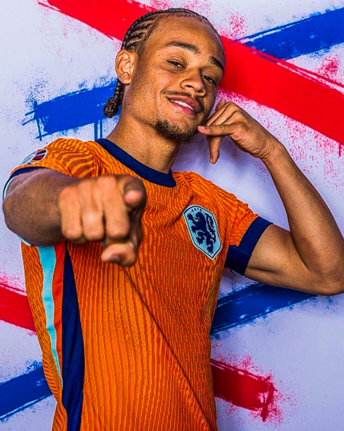 英超與<a  style='color: blue;'>歐冠</a>賽場：熱刺主帥弗蘭克談哈維 - 西蒙斯表現與換人決