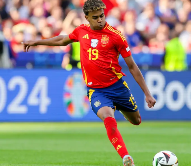 弗里克賽前新聞發(fā)布會(huì)：剖析布魯日威脅與巴薩備戰(zhàn)情況