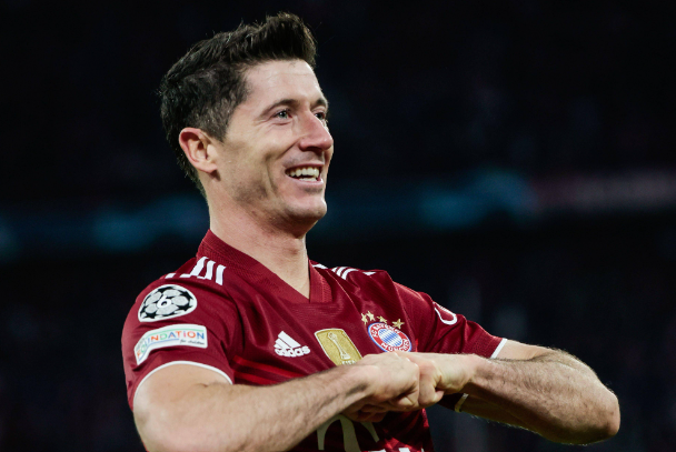 西甲激戰(zhàn)巴薩客場(chǎng)告捷，萊萬帽子戲法后暢談賽后心得