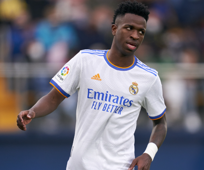 維尼修斯續(xù)約風(fēng)波升級(jí)，皇馬面臨艱難抉擇