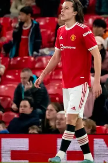 曼聯(lián)青訓(xùn)困局：從卡雷拉斯放走事件看人才策略之失