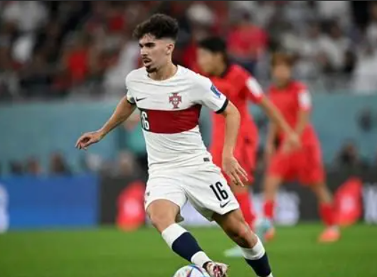 歐冠激戰(zhàn)：維蒂尼亞帽子戲法助力巴黎逆轉(zhuǎn)，暢談賽場(chǎng)感悟