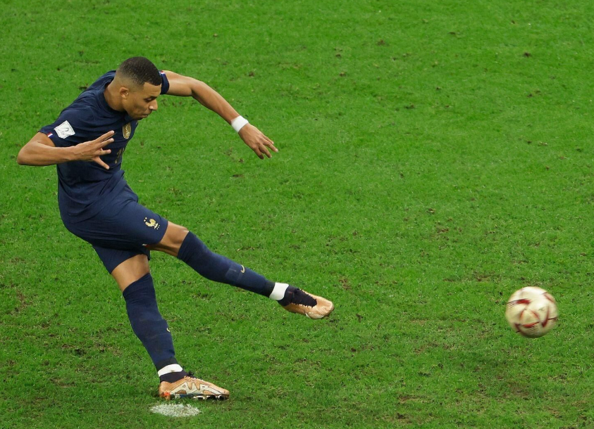 歐冠激戰(zhàn)：姆巴佩大四喜助皇馬險(xiǎn)勝，賽后暢談比賽感受