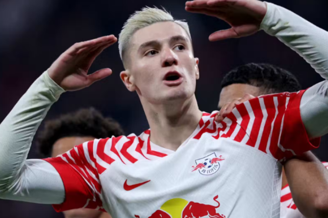 曼聯(lián)鋒線(xiàn)動(dòng)態(tài)：舍什科傷情與非洲杯球員去留分析