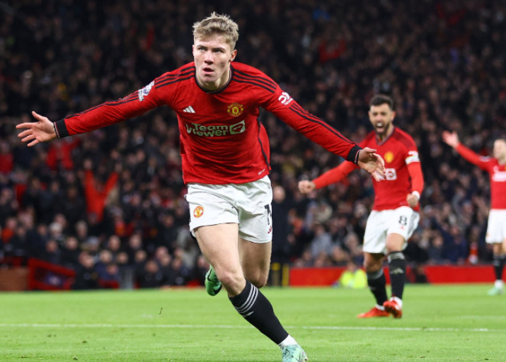 霍伊倫閃耀意甲：那不勒斯新鋒霸的崛起與轉(zhuǎn)會(huì)風(fēng)云