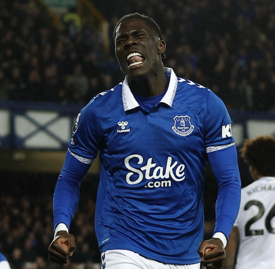 曼聯(lián)門(mén)將更迭：拉門(mén)斯崛起與奧納納對(duì)比下的戰(zhàn)略抉擇