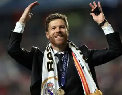 庫(kù)爾圖瓦剖析皇馬困境：堅(jiān)守信念，共克時(shí)艱