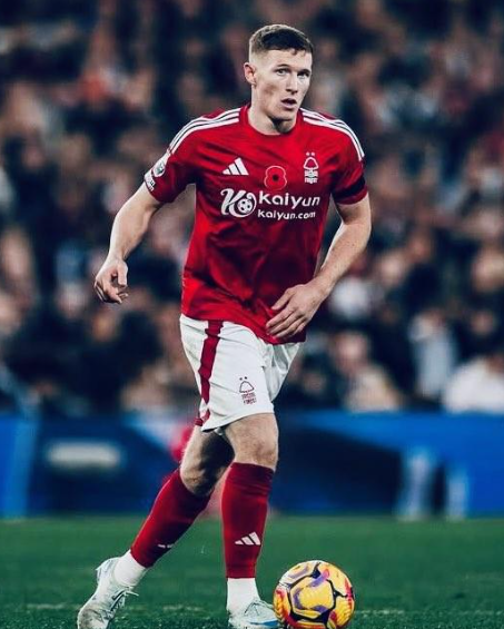 埃利奧特&middot;安德森：利物浦中場(chǎng)新希望的深度剖析