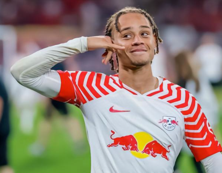 哈維&middot;西蒙斯：英超逐夢(mèng)，自律鑄就足球之路